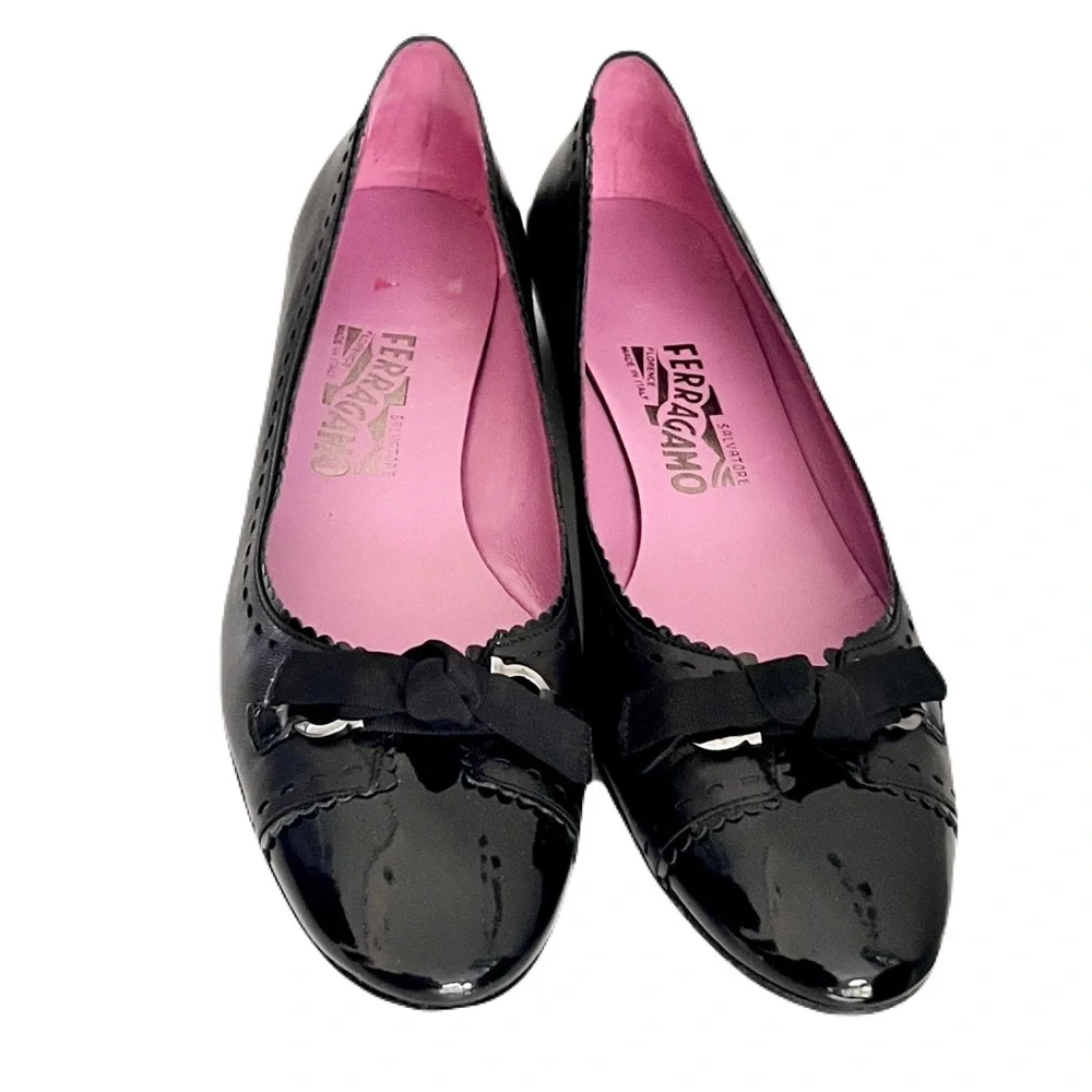 Salvatore Ferragamo Black Leather Cap Toe Gancini Spectator Flats, Size 8.5AA